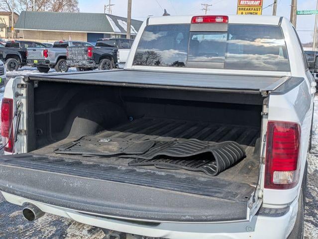 2017 RAM 1500 Night 4x4 Crew Cab 5'7" Box