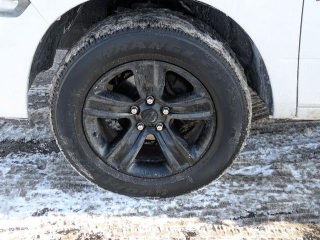 2017 RAM 1500 Night 4x4 Crew Cab 5'7" Box