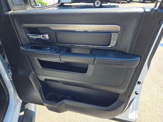 2017 RAM 1500 Night 4x4 Crew Cab 5'7" Box