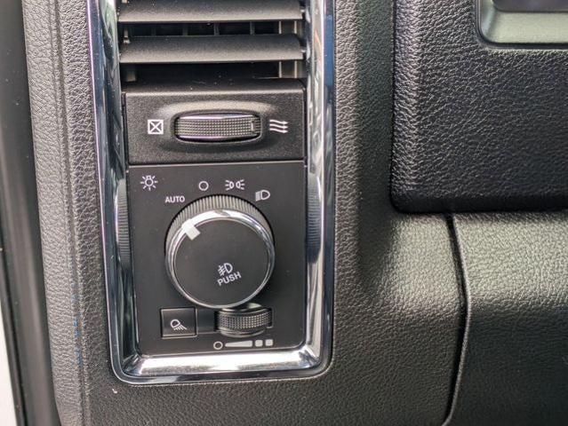 2017 RAM 1500 Laramie 4x4 Crew Cab 5'7" Box