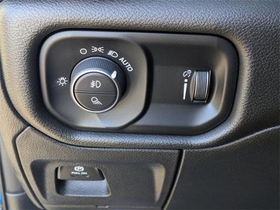 2025 RAM 1500 Tradesman 4x4 Quad Cab 6'4" Box