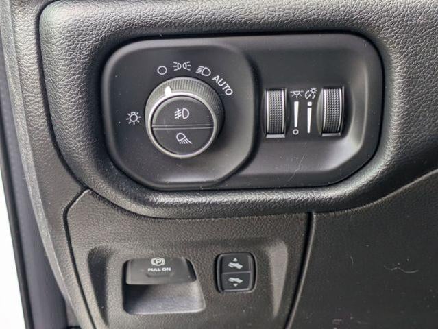 2019 RAM 1500 Big Horn/Lone Star 4x4 Crew Cab 5'7" Box