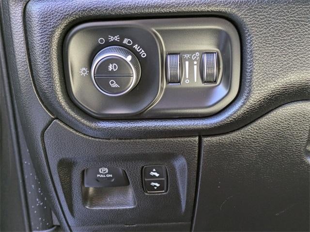 2019 RAM 1500 Big Horn/Lone Star 4x4 Crew Cab 5'7" Box