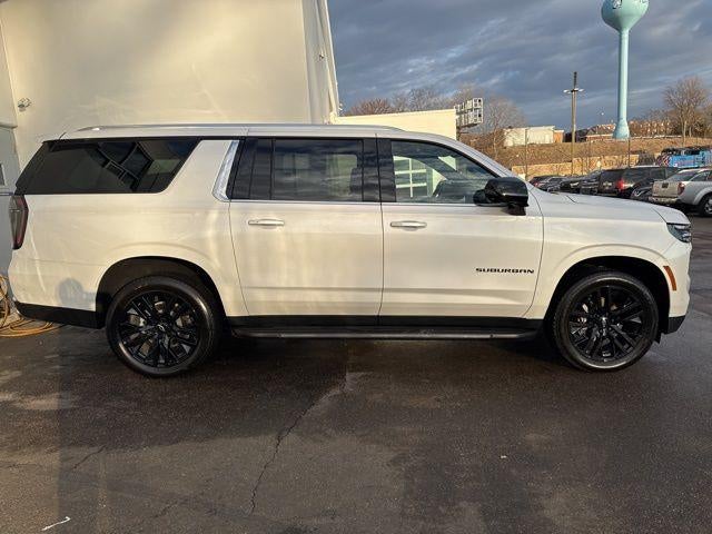 2025 Chevrolet Suburban 4WD Premier