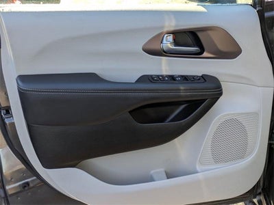 2023 Chrysler Voyager LX FWD