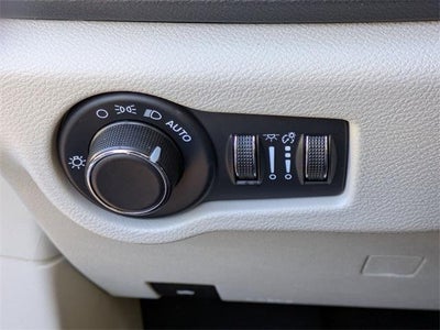 2023 Chrysler Voyager LX FWD