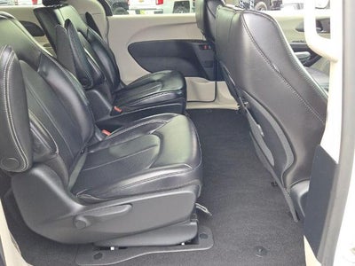 2023 Chrysler Pacifica Hybrid Touring L FWD