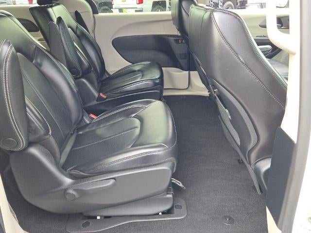 2023 Chrysler Pacifica Hybrid Touring L FWD