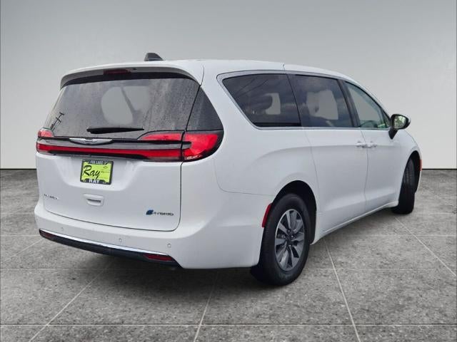 2023 Chrysler Pacifica Hybrid Touring L FWD