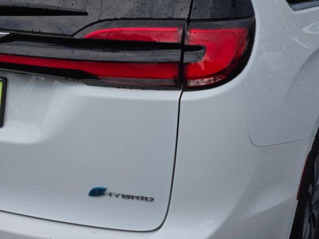 2023 Chrysler Pacifica Hybrid Touring L FWD