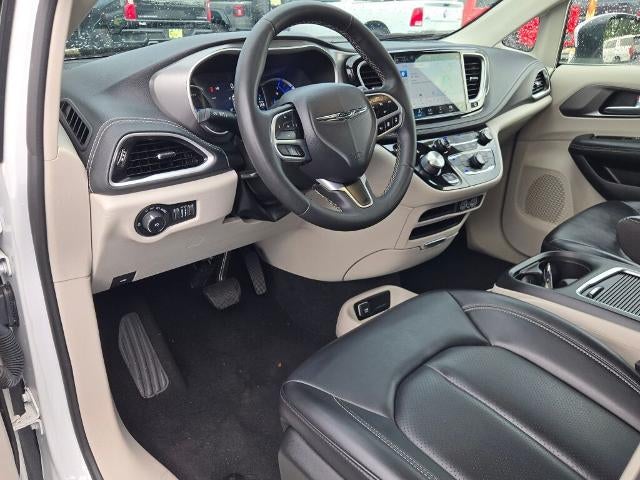 2023 Chrysler Pacifica Hybrid Touring L FWD