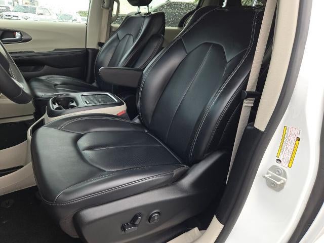 2023 Chrysler Pacifica Hybrid Touring L FWD