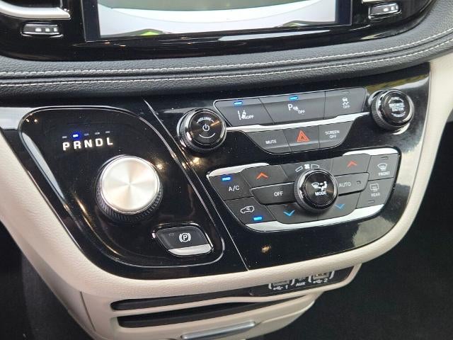 2023 Chrysler Pacifica Hybrid Touring L FWD