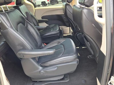 2023 Chrysler Pacifica Hybrid Touring L FWD