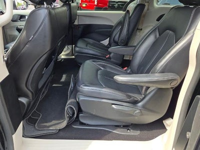 2023 Chrysler Pacifica Hybrid Touring L FWD