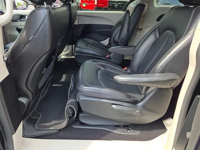 2023 Chrysler Pacifica Hybrid Touring L FWD