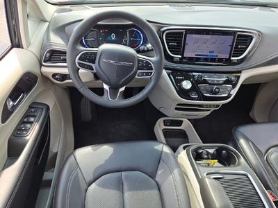 2023 Chrysler Pacifica Hybrid Touring L FWD