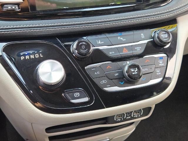 2023 Chrysler Pacifica Hybrid Touring L FWD