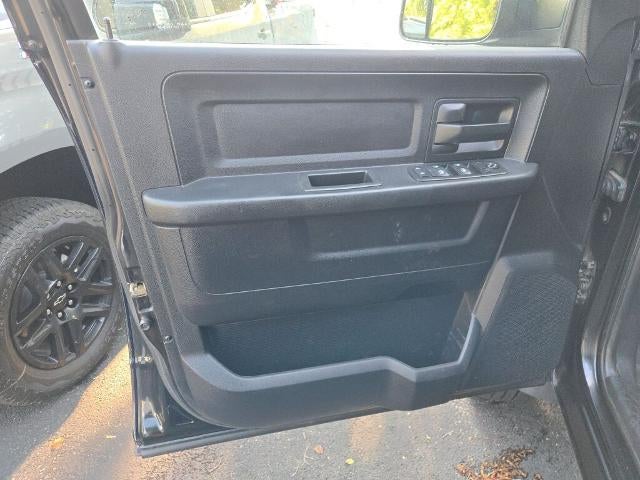 2015 RAM 5500 4WD Crew Cab 173" WB 60" CA Tradesman
