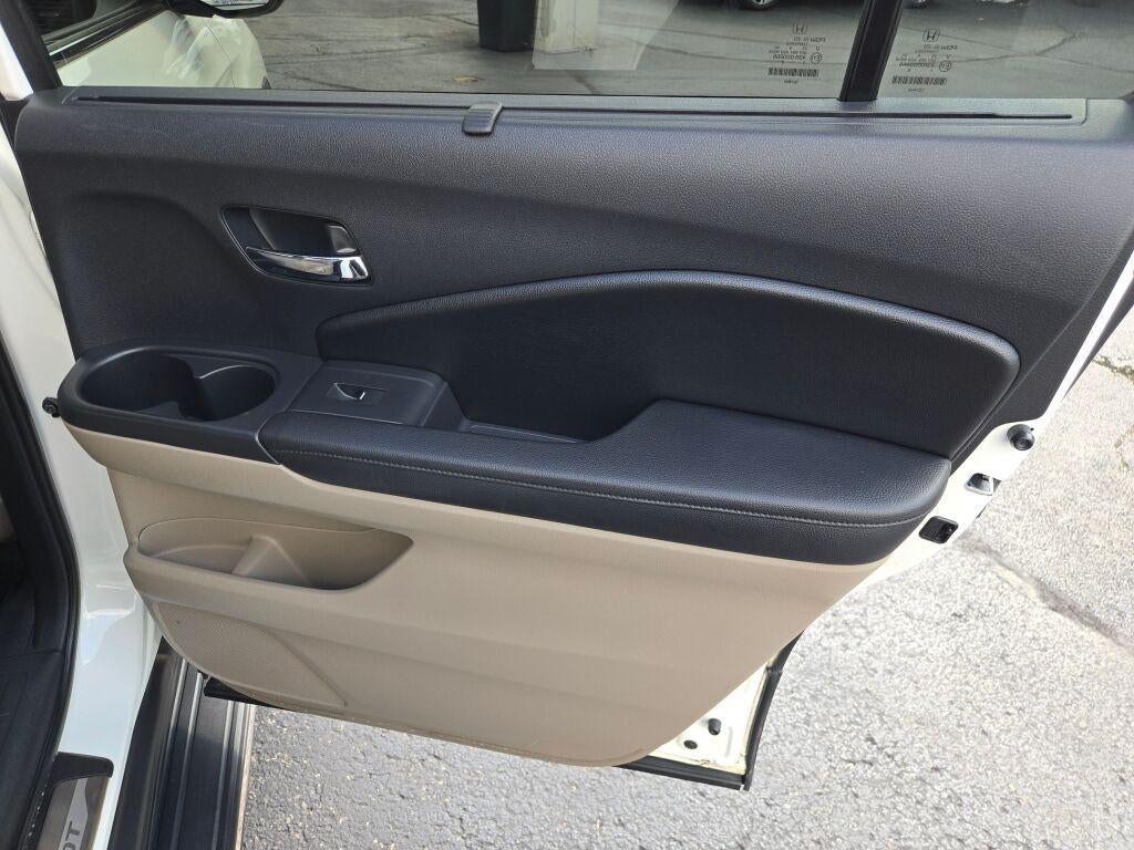 2016 Honda Pilot AWD 4dr Elite with DVD Rear Entertainment System and Navigation