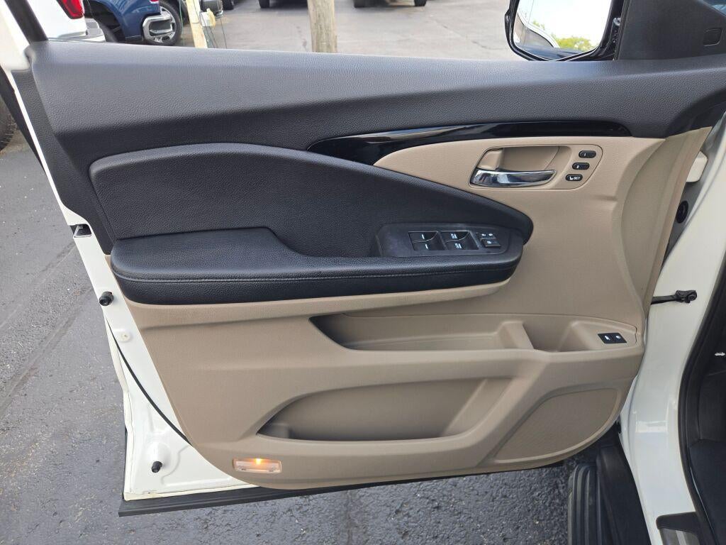2016 Honda Pilot AWD 4dr Elite with DVD Rear Entertainment System and Navigation