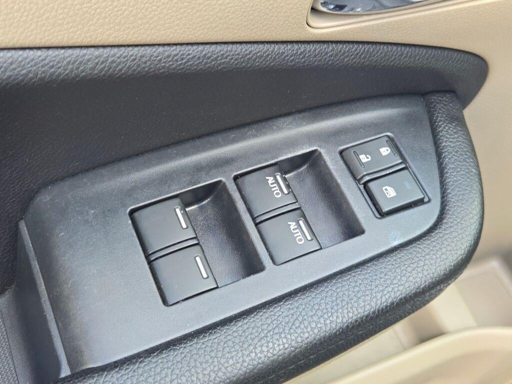 2016 Honda Pilot AWD 4dr Elite with DVD Rear Entertainment System and Navigation