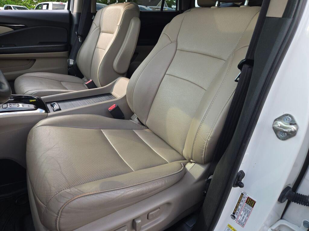 2016 Honda Pilot AWD 4dr Elite with DVD Rear Entertainment System and Navigation