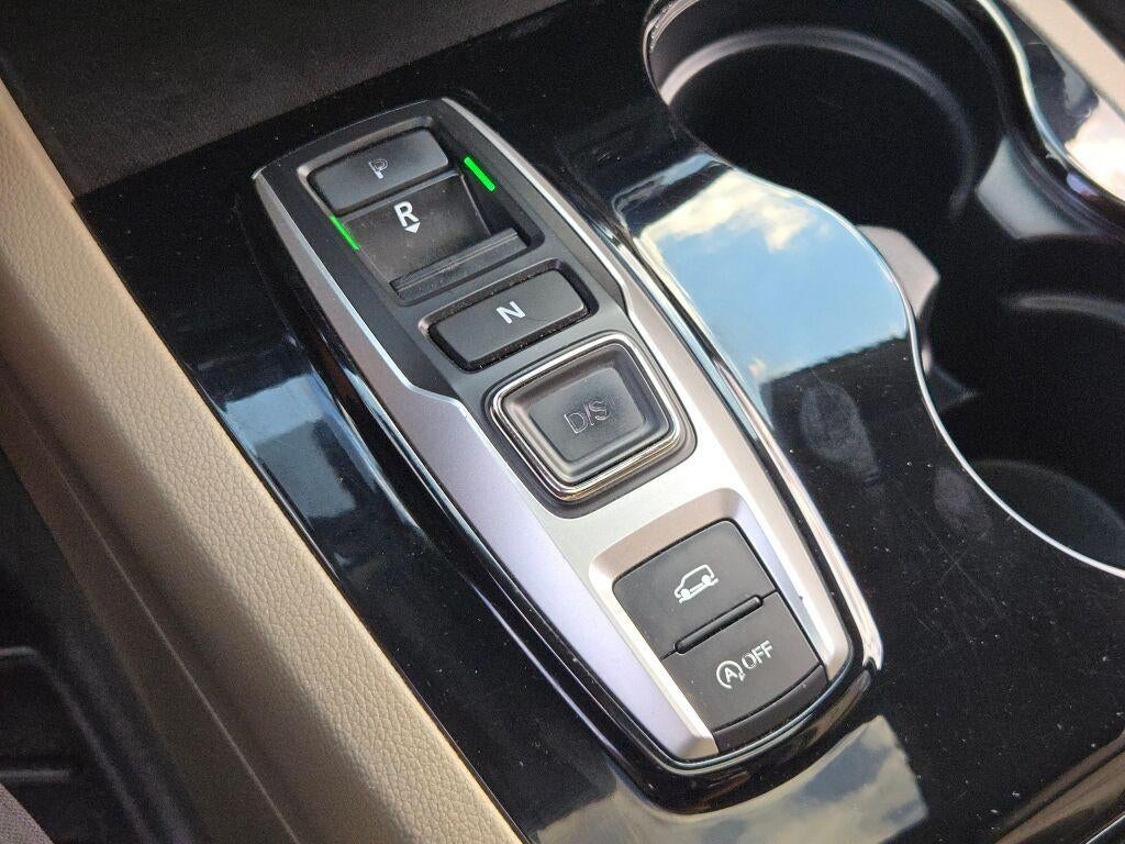 2016 Honda Pilot AWD 4dr Elite with DVD Rear Entertainment System and Navigation