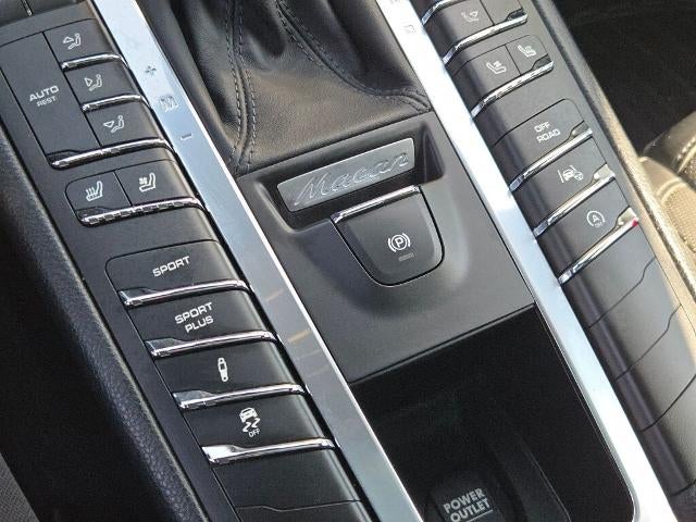 2015 Porsche Macan AWD 4dr Turbo