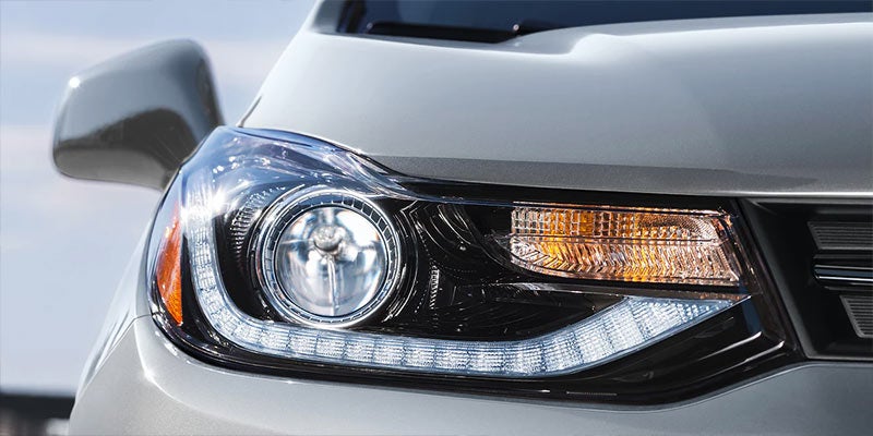 2022 Chevrolet Trax headlight img